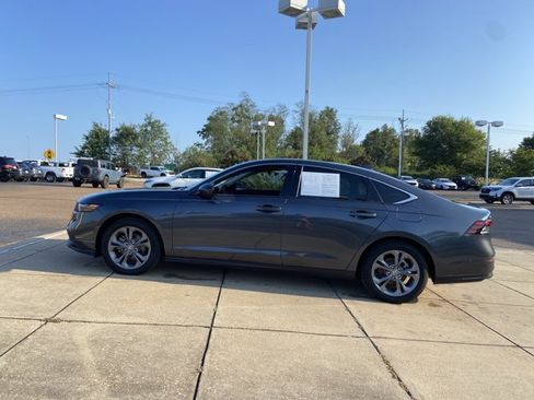 Used 2023 Honda Accord EX image 7