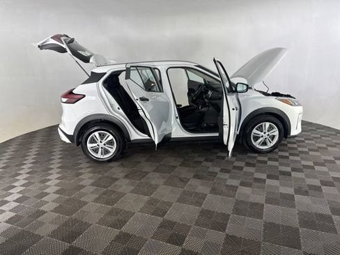 Used 2025 Nissan Kicks Play S FWD image 15
