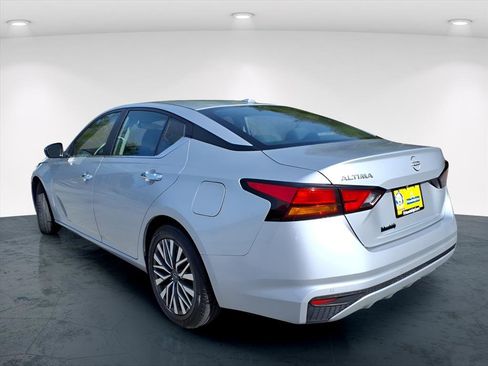 Used 2023 Nissan Altima 2.5 SV image 4