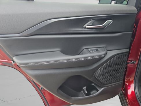 New 2025 Jeep Grand Cherokee Laredo image 18