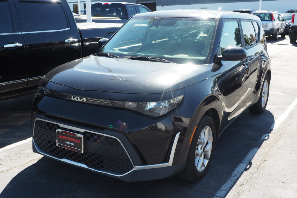 Used 2023 Kia Soul S FWD image 1
