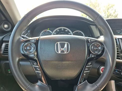 Used 2016 Honda Accord Touring image 16