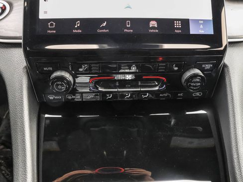 New 2025 Jeep Grand Cherokee Limited image 17