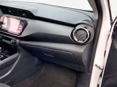 Used 2022 Nissan Kicks SV image 18