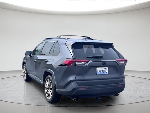 Used 2019 Toyota RAV4 XLE Premium w/ All Weather Liner Package AWD/4WD image 5