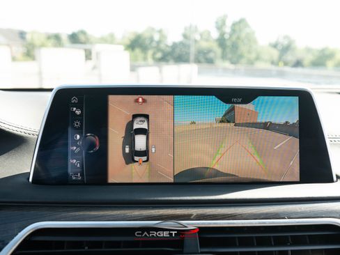 Used 2016 BMW 750i w/ M Sport Package image 32