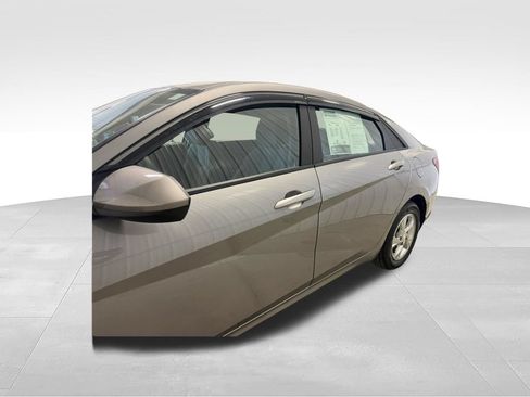 Used 2023 Hyundai Elantra SE FWD image 9