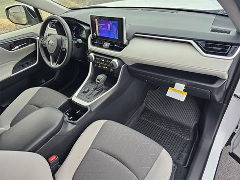 Used 2025 Toyota RAV4 XLE image 11