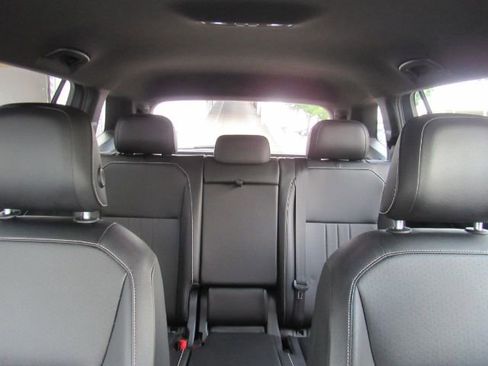 Used 2022 Volkswagen Tiguan SE R-Line image 33