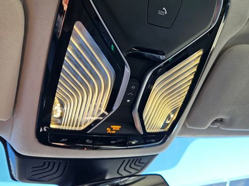 Used 2018 BMW 750i w/ Interior Design Package image 25