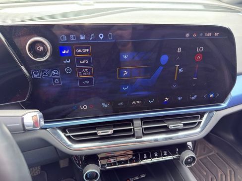 Used 2025 Chevrolet Equinox EV LT w/ Convenience Package FWD image 8