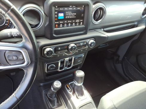 Used 2021 Jeep Gladiator Overland w/ Safety Group AWD/4WD image 15