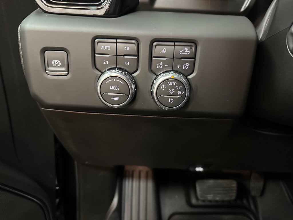 Used 2026 GMC Sierra 1500 AT4 w/ Technology Package AWD/4WD image 34