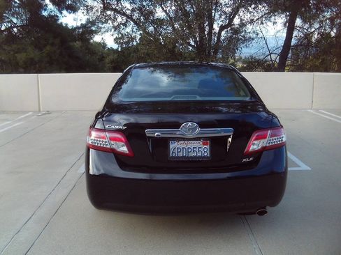 Used 2011 Toyota Camry LE FWD image 7