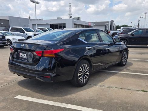 Used 2025 Nissan Altima 2.5 SV image 5