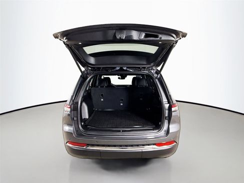 Used 2024 Jeep Grand Cherokee Limited image 27