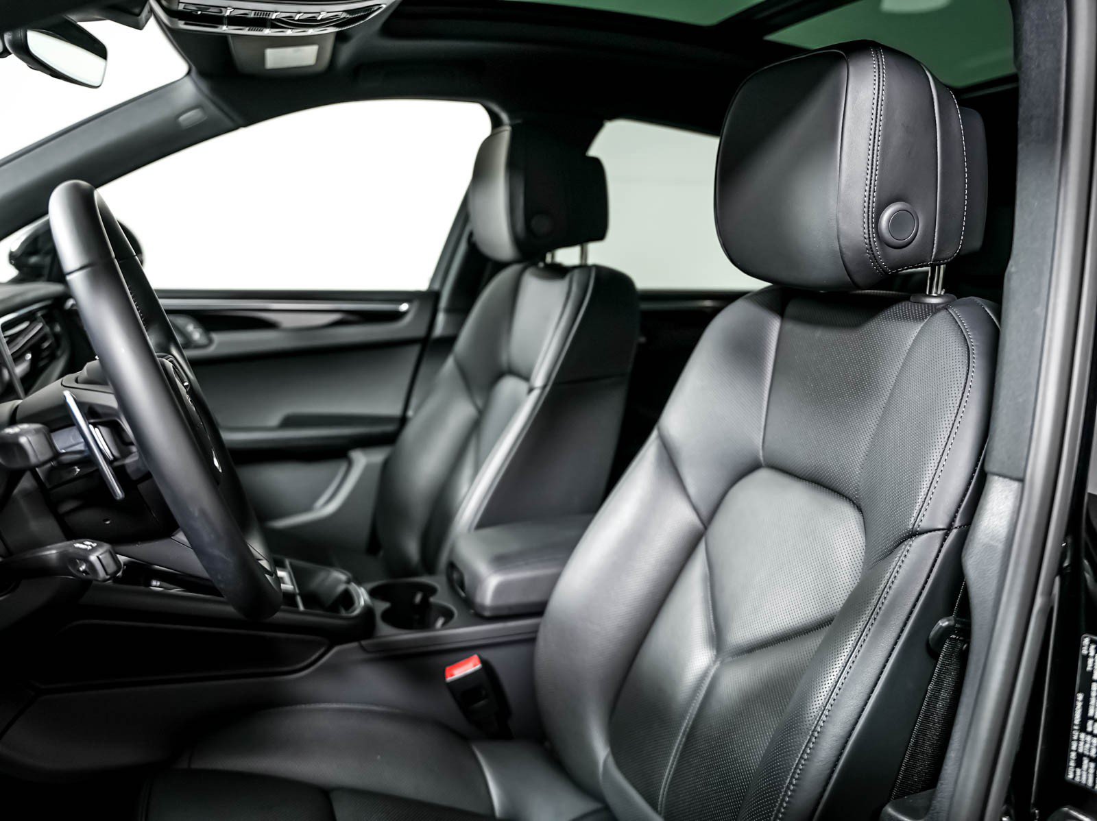 Used 2026 Porsche Macan AWD/4WD image 5