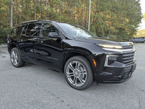 New 2026 Chevrolet Traverse High Country image 2