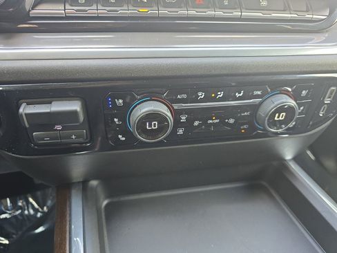 Used 2025 Chevrolet Silverado 2500 High Country w/ Technology Package AWD/4WD image 23
