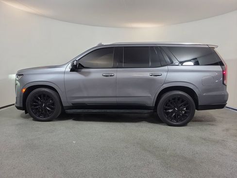 Used 2022 Cadillac Escalade Premium Luxury AWD/4WD image 4