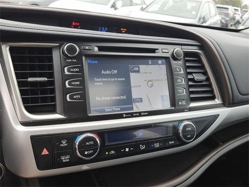 Used 2018 Toyota Highlander XLE image 21