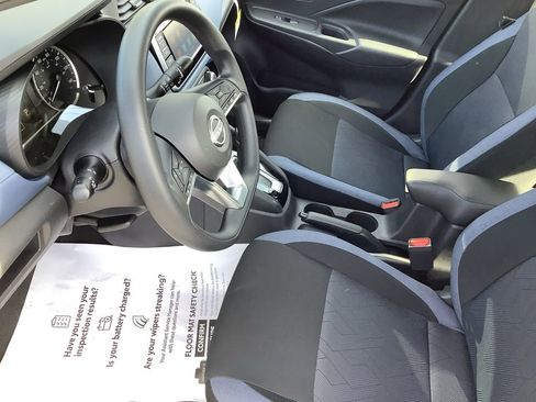 Used 2025 Nissan Versa SV w/ Trunk Package image 24
