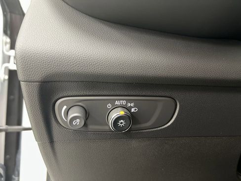 Used 2023 Buick Envision Essence FWD image 17