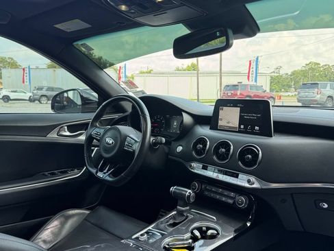 Used 2020 Kia Stinger GT1 RWD image 13