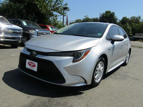Used 2021 Toyota Corolla LE image 3