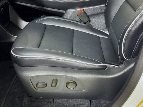 Certified 2025 Buick Enclave Preferred image 18