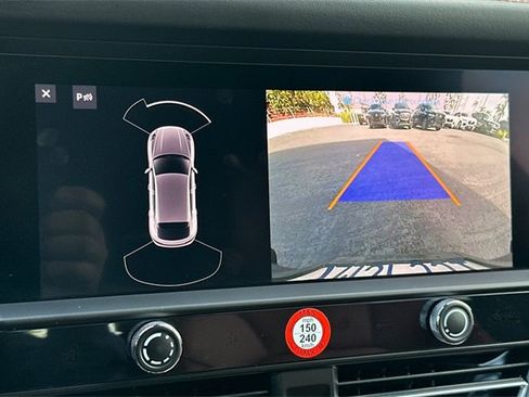 Used 2025 Porsche Macan image 19