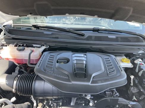 Used 2025 Jeep Wagoneer L 4WD image 21