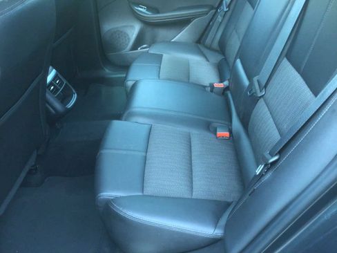 Used 2018 Chevrolet Impala LT FWD image 17