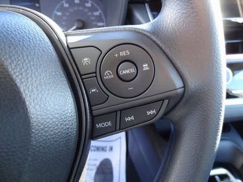 Used 2025 Toyota Corolla SE image 13