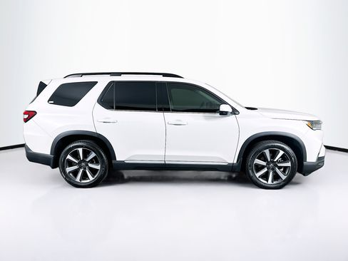 Used 2024 Honda Pilot Touring image 10