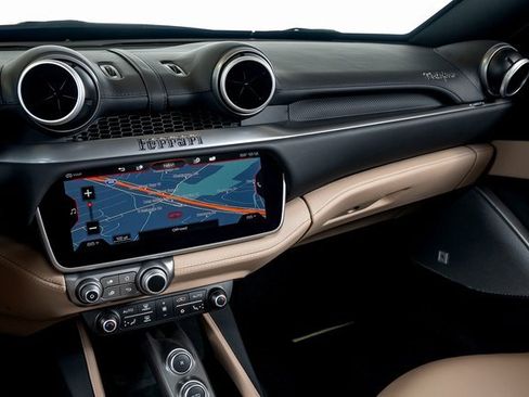 Used 2019 Ferrari Portofino image 29