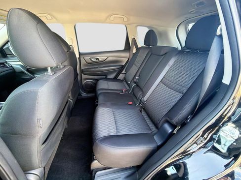 Used 2018 Nissan Rogue S image 27