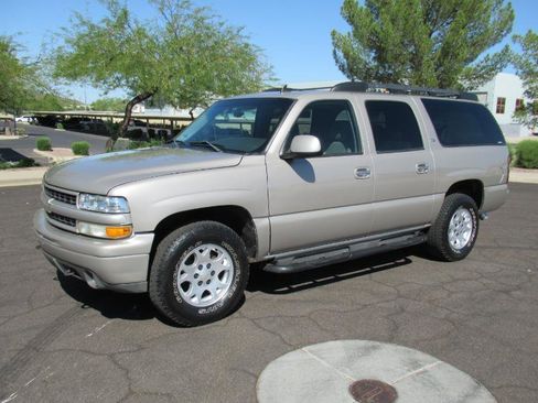 Used 2006 Chevrolet Suburban Z71 w/ Z71 Preferred Equipment Group image 2