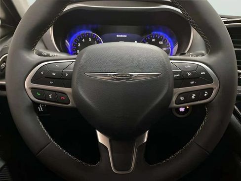 Used 2026 Chrysler Pacifica Limited FWD image 61