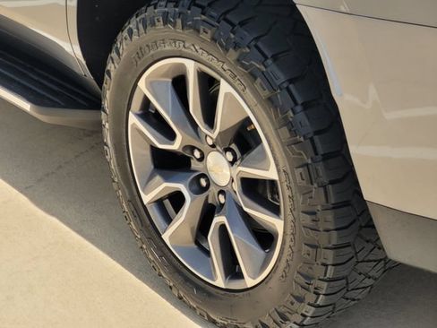 Used 2022 Chevrolet Tahoe LT w/ Luxury Package RWD image 8