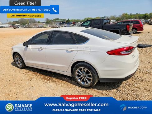 Used 2018 Ford Fusion SE w/ Equipment Group 201A FWD image 3