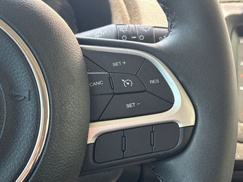 Used 2018 Jeep Renegade Latitude w/ Popular Equipment Group FWD image 22