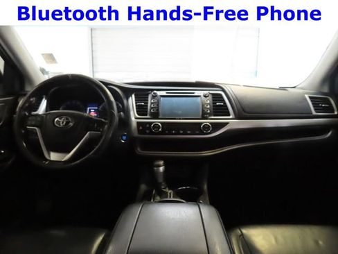 Used 2014 Toyota Highlander XLE FWD image 8