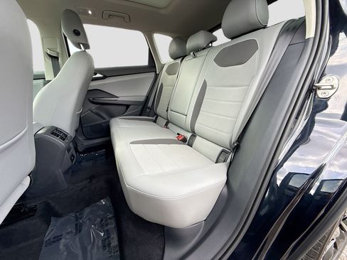 Used 2023 Volkswagen Taos SE w/ Panoramic Sunroof Package FWD image 20