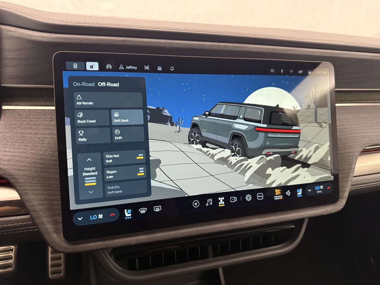 Used 2024 Rivian R1S Adventure Quad AWD/4WD image 27