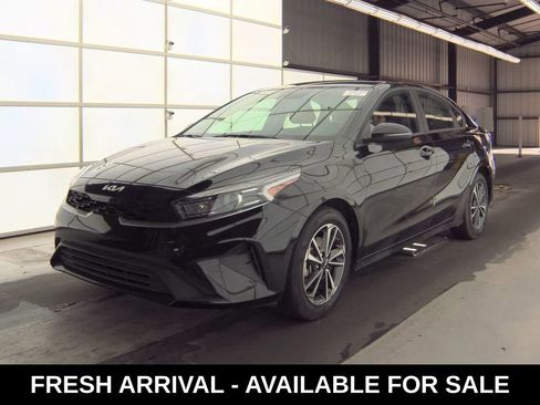 Used 2024 Kia Forte LXS w/ LXS Technology Package image 3