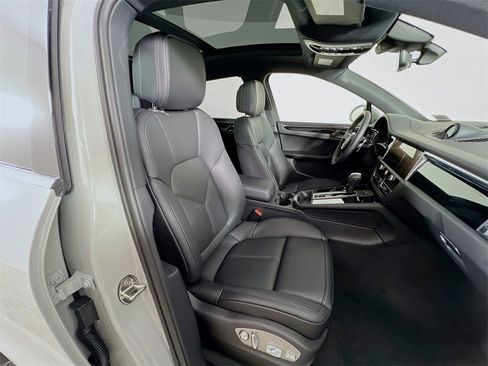 New 2026 Porsche Macan image 30
