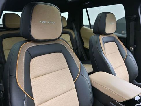 Used 2025 Chevrolet Equinox ACTIV w/ Safety and Technology Package image 28