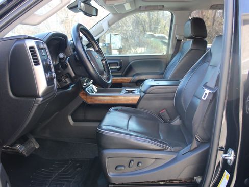 Used 2019 Chevrolet Silverado 2500 High Country w/ Duramax Plus Package image 17