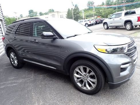 Used 2024 Ford Explorer XLT w/ Equipment Group 202A AWD/4WD image 12